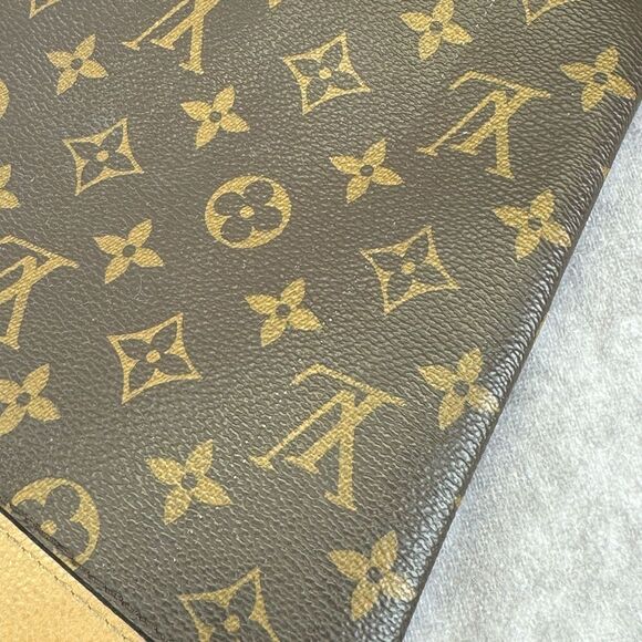 Louis Vuitton Daily Monogram Canvas Large Clutch Pouch - Picture 7 of 13